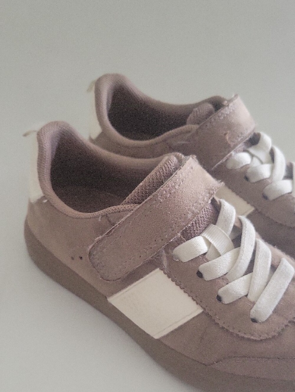 H&M Mauve Pink Suede Kids Sneakers with White Accents - Picture 3 of 8